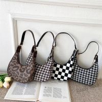 【Ready Stock】 ۞ C23 French Niche Hourglass Female Bag Classic Checked Unique Leopard Print Underarm Classy Hong Kong Style Shoulder Temperament Commuter