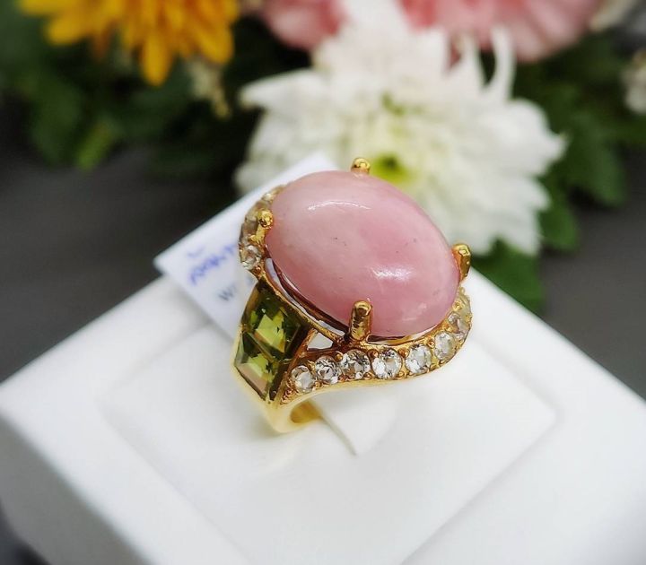 แหวนพลอยแท้-ทับทิมแอฟริกา-สี-pink-rose-ล้อม-white-topaz-พลอยขาว-ประดับ-peridot-ด้านข้าง-เรือนเงิน-925-ชุบทอง-24-เค-ไซต์-56