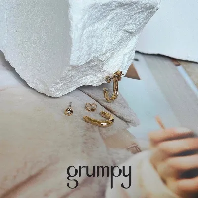 grumpy, seahorse earrings (ราคาต่อคู่/cost per pairs)