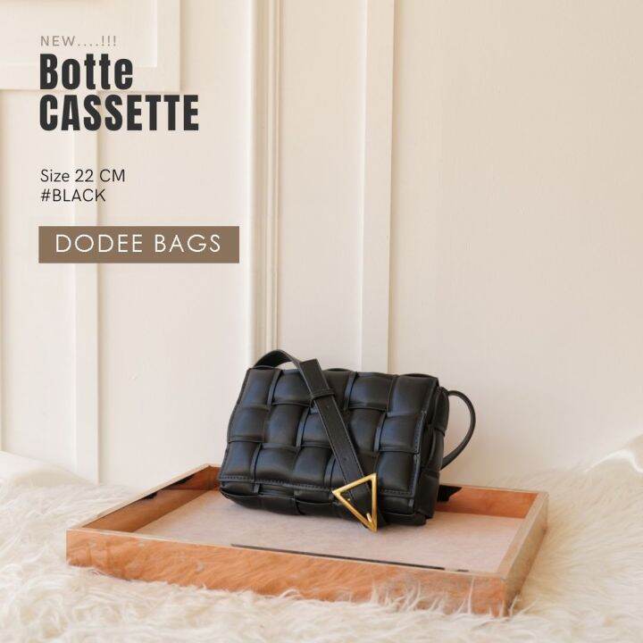 กระเป๋าทรง-bottega-cassette-padded-22-cm