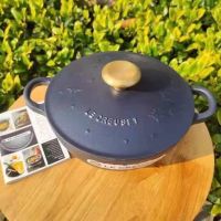 Le Creuset 2020คริสต์มาสดาวฉบับ22เซนติเมตรลึกหม้อเดือดหม้อสตูว์แม่หม้อดอกเชอร์รี่นูนหม้อ