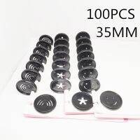 [Hot K] ใหม่หัวเข็มขัดพลาสติกหลุมเห็ดแผ่น100PCS35MM ใบหลวมผูกยิ้มนำความสุขในการทำงานและการศึกษา