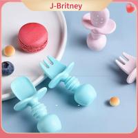 J-BRITNEY 2ชุดผลิตภัณฑ์สำหรับเด็กโต๊ะอาหารสีสันน่ารักสำหรับเด็กวัยหัดเดินเครื่องใช้บนโต๊ะอาหารชุดฝึกรับประทานอาหารผ้ากันเปื้อนเด็กเว้าด้ามสั้นชุดเครื่องใช้บนโต๊ะอาหารเด็กช้อนซิลิโคนอ่อนนุ่มช้อนให้อาหารเด็กทารก