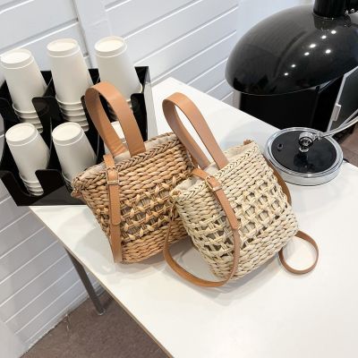 [COD] new girl weaving hollow ladies hand-held square bag simple fashion fresh one-shoulder Messenger