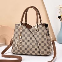 【Hot Sale】 French high-end 2023 new womens bag retro Messenger fashion all-match foreign style