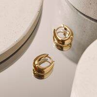 LAC.COLLECTION - Simone / ต่างหูสไตล์ huggie ทรงตัว U หนา สีทอง