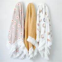 [High-end blanket] ผ้าห่มผ้าหุ้มตัวเด็กแต่งพู่สำหรับเด็กทารกผ้าคอตตอนมัสลินผ้าห่มทารกแรกเกิดของขวัญผ้าขนหนูอุปกรณ์ถ่ายรูปสำหรับทารกผ้านวมคลุมเตียงการนอนของเด็กทารก