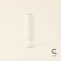 SARABARN Matte White Porcelain Vase | แจกัน แจกันมินิมอล แจกันพอร์ซเลน ทรงสูง