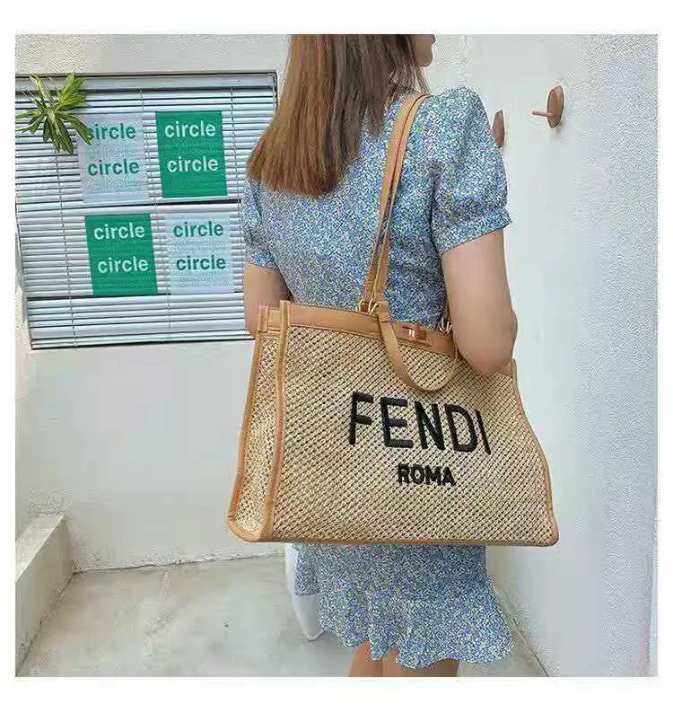 Top 71+ imagem fendi bag beach - Thptletrongtan.edu.vn