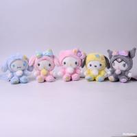 23ซม. Sanrio Plush Kawaii ตุ๊กตา Hello Kitty My Melody Kuromi Plushie Cinnamoroll จี้ของเล่นน่ารัก Plush Pochacco สำหรับเป็นของขวัญ