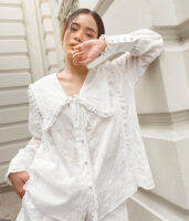 Lara Blouse - Free Size เสื้อตัวหลวม ตกแต่งลูกไม้