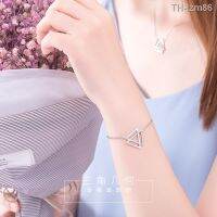 ? ornaments jewelry เครื่องประดับอัญมณี Jinmeiao เงินสเตอร์ลิง s925 สร้อยข้อมือรูปสามเหลี่ยมหญิงรูปทรงเรขาคณิตเฉพาะออกแบบไม่แยแสสไตล์อารมณ์นักเรียนทั้งหมดตรงกับคนอินเทรนด์