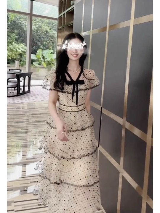 ชุดเดรสคอวีแขนสั้นสำหรับผู้หญิงดีไซน์สวยสง่า2023ฤดูร้อนเข้ารูปพอดีชุดเค้กที่เข้าชุดกันทุกชุด