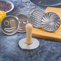 เครื่องตัดคุกกี้อลูมิเนียมอัลลอยด์แสตมป์คุกกี้พร้อมที่จับไม้ Smile Heart Pattern DIY Hand Press Cookie Mold For Festival Party