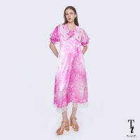 TandT - "POSEY" Butterfly Printed Chelsea Collar Puff Sleeve Maxi Dress เดรสยาวทรงบาน แขนสั้นทรงพอง คอปกใหญ่ตกแต่งกุหลาบที่คอ ตกแต่งลูกไม้ ผ้าซาตินพิมพ์ลายผีเสื้อ