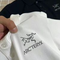 Arcteryx 2023ของแท้23เสื้อโปโลมีปกใหม่ปักลายหนักตัวอักษรเสื้อยืดคู่รักนกสันทนาการกีฬายอดนิยม