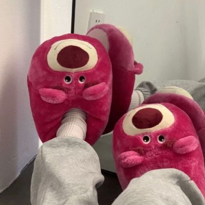 รองเท้าสลิปเปอร์ รองเท้าใส่ในบ้าน สลิปเปอร์ slipperเพิ่มความอุ่นให้เท้าCutie Strawberry Bear *ขนนิ่มนุ่มฟู ราคาถูก!!