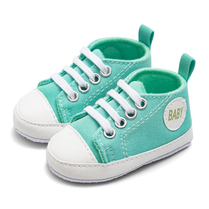 Cùng xem những đôi giày em bé dễ thương nhất cho các thiên thần nhỏ của chúng ta nhé! Họ thật dễ thương và đáng yêu với những đôi giày xinh xắn này.