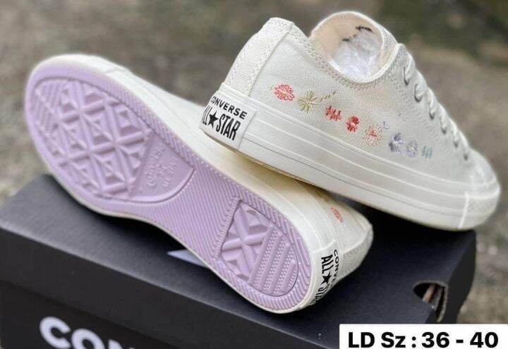 รองเท้า-convers-ผู้หญิง-รุ่น-ปักลายดอกไม้-รองเท้าผ้าใบผู้หญิง-รองเท้าคอนเวิร์ส