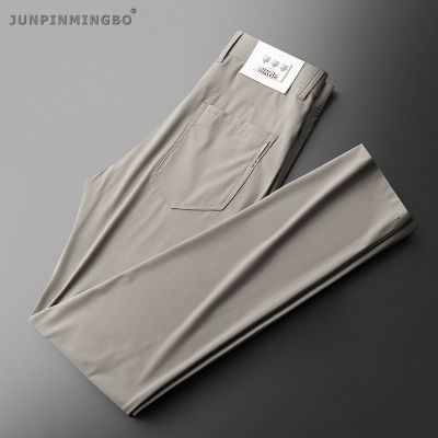 JUNPINMINGBO กางเกงลำลองผ้าไอซ์ซิลค์สำหรับผู้ชาย,กางเกงผู้ชายผ้าไอซ์ซิลค์เนื้อผ้าบางเบาระบายอากาศได้ดีใส่ในฤดูร้อนกางเกงสูทธุรกิจทางการผู้ชาย