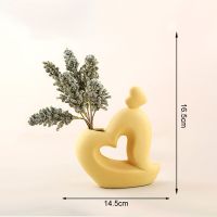 Heart Yellow Thinker Statue Creative Ceramic Heart Shaped Vase Nordic Frosted Abstract Home Crafts For Desk Decoration Hydroponic Flower Pot