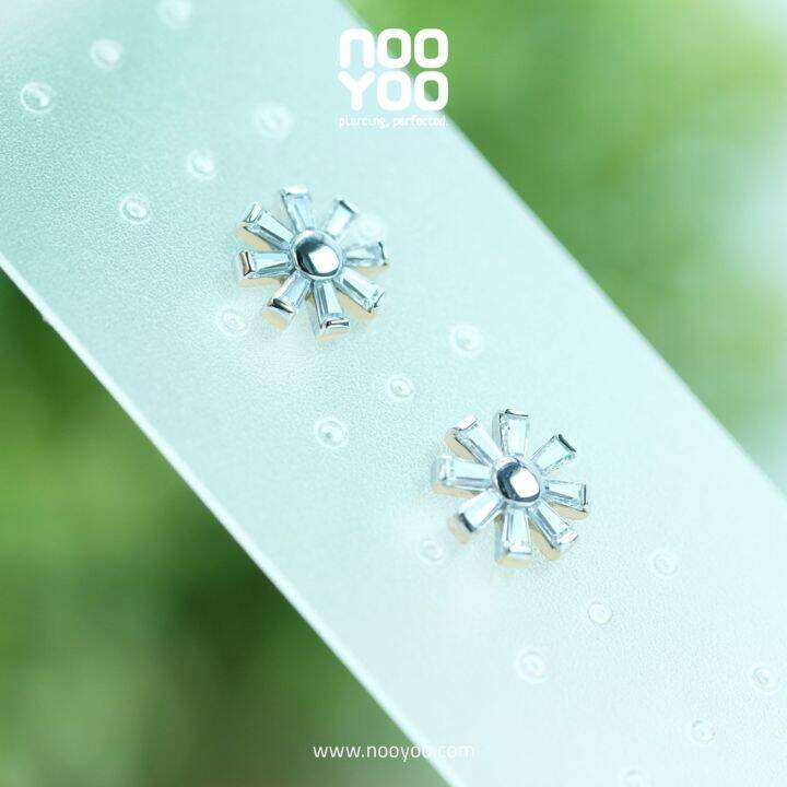 nooyoo-ต่างหูสำหรับผิวแพ้ง่าย-flower-with-cubic-zirconia