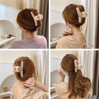 【YIDEA HONGKONG】Elegant Heart Plush Hair Claw Hairpin Shark Clip For Women Back Head Hair Clip Hair Accessories Headwear