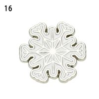 Quality Creative Merry Christmas Pins Brooches Metal Badges Santa Claus Snowflake Elk Wreath Lapel Pin Jewelry Gifts