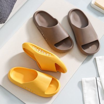 2021 new step on slippers summer men trend outdoor home shoes thick-soled men wear outdoor sandals and slippers20212021 รองเท้าแตะแบบใหม่รองเท้าแตะใส่ในบ้านกลางแจ้งสุดอินเทรนด์สำหรับผู้ชายฤดูร้อนรองเท้าแตะใส่ไปข้างนอกสำหรับผู้ชายพื้นหนา gh