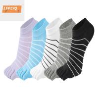 LFPLYQ สีสันสดใส ใหม่ล่าสุด ถุงเท้าไม่มีโชว์ข้อเท้า ผ้าคอตตอน ถุงเท้าข้อสั้น สีทึบลาย ถุงเท้ากีฬาลายทาง ถุงเท้าห้านิ้ว ถุงเท้านิ้วเท้าต่ำ ถุงเท้าแบบห้านิ้ว