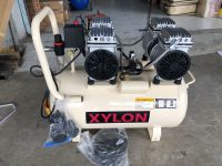 ปั๊มลมไร้น้ำมัน 50 ลิตร 2 มอเตอร์ 1100 W Oil Free Air Compressor ยี่ห้อ XYLON รุ่น XY-550x2