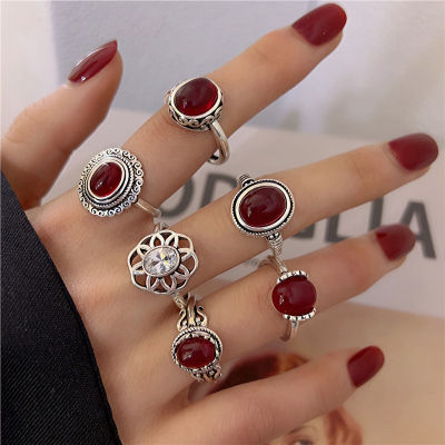 แหวนหินสีแดงธรรมชาติแหวนเงินสไตล์ฝรั่งเศสย้อนยุคแหวนใส่นิ้ว Y2K สวยงามเครื่องประดับวินเทจแบบกอธิคสำหรับผู้หญิงของขวัญคริสต์มาส