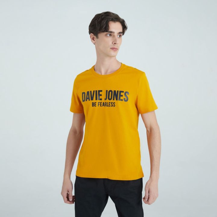 dsl001-เสื้อยืดผู้ชาย-davie-jones-เสื้อยืดพิมพ์ลายโลโก้-สีแดง-สีเหลือง-สีส้ม-สีน้ำตาล-สีเขียว-logo-print-t-shirt-lg0032ma-36ye-or-br-gr-เสื้อผู้ชายเท่ๆ-เสื้อผู้ชายวัยรุ่น