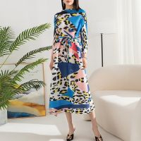 Womens clothing in the spring and autumn fashion temperament of the new 2023 fold dress loose big code printing a word shoulder strap dress