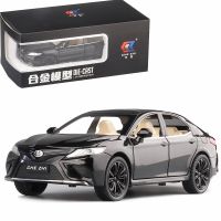 Car to 1:24 Toyota Camry alloy car model sound and light pull back six open metal car model boy toy car ?﹊