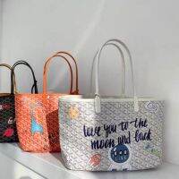 áGoyard tote bag mini Korea EMO Dog Tooth bag 2020 ใหม่ สไตล์แฟชั่นขนาดเล็ก ck Graffiti กระเป๋าถือความจุขนาดใหญ่กระเป๋าสะพายไหล่