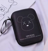 กล่องเก็บสายชาร์จ กล่องใส่ Power bank , HDD , หูฟัง , เอนกประสงค์, Size L ลาย KAWS INC/USA L BLACK งานดี evaกันกระแทก