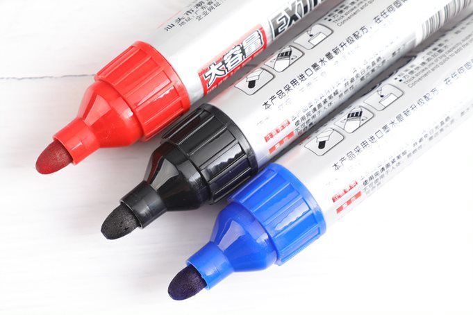 ถูกจริต-1-pcs-ปากกาเขียนทุกพื้นผิว-จัมโบ้-ด้ามใหญ่-เขียนงานลื่นไม่มีสะดุด-permanant-broad-marker-แบบเติมหมึกได้-มี-3-สี