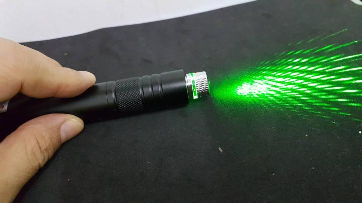 เลเซอร์-สีเขียว-100-mw-green-laser-pointer-แบบชาร์จไฟได้-พร้อมสายชาร์จในตัว