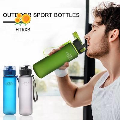 HTRXB BPA ฟรีสำหรับทัวร์กีฬากลางแจ้งถ้วยน้ำพลาสติกพร้อมฝาปิดขวดแก้วปิดผนึกขวดกีฬาขวดน้ำกระบอกน้ำถ้วยที่ไม่รั่ว