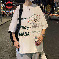 KYUSHUAD พิมพ์ลายการ์ตูนแบบหลวมแขนสั้นผู้ชาย เสื้อยืดพอดีตัวลำลองอินเทรนด์