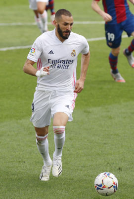 โปสเตอร์ คาริม เบนเซม่า Karim Benzema  Real Madrid  เรอัลมาดริด โปสเตอร์ขนาดใหญ่ แชมป์ Poster ฟุตบอล แต่งผนังบ้าน แต่งร้าน บาร์ ออฟฟิศ คาเฟ่ 77poster