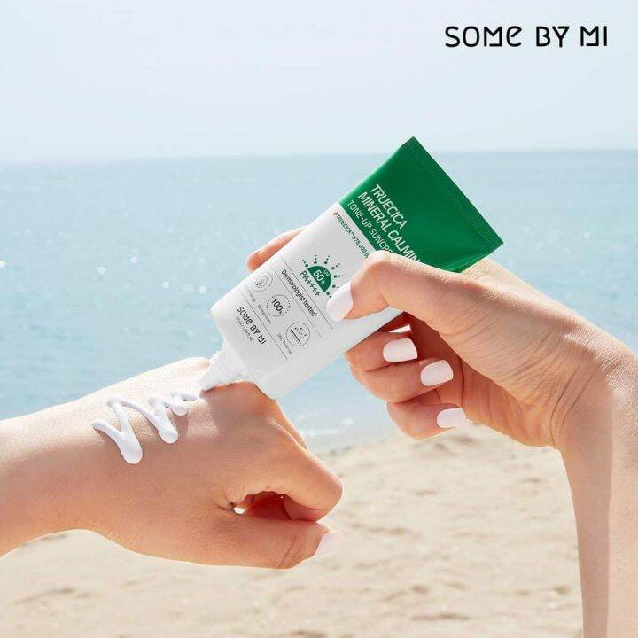 ครีมกันแดดหน้า-some-by-mi-truecica-mineral-100-calming-tone-up-sun-cream-50ml-จากซัมบายมี-สำหรับผู้ที่-เป็นสิว-อ่อนโยนต่อผิวแพ้ง่าย-ช่วยป้องกันรัง-uv