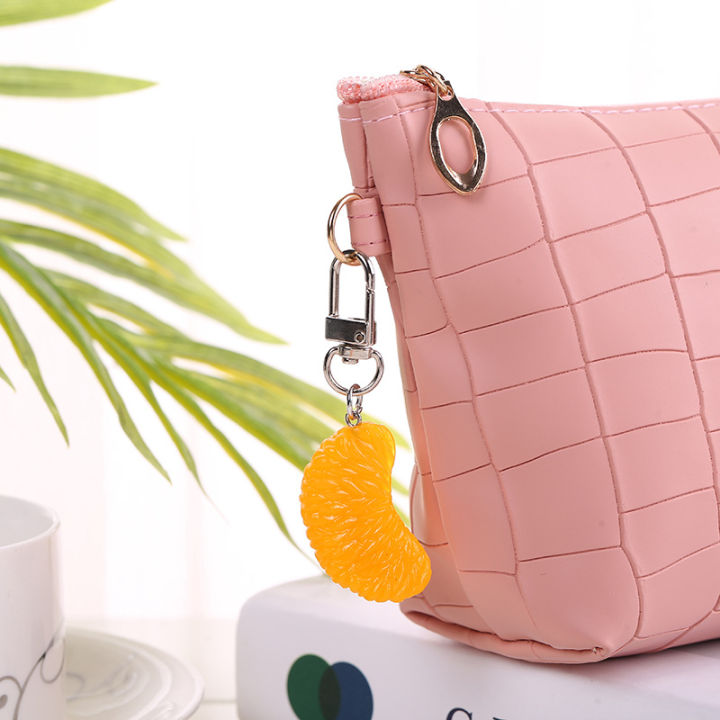 กระเป๋าถือแฟชั่นการ์ตูนโซ่เครื่องประดับผู้หญิงรถสตรอเบอร์รี่สีส้มพวงกุญแจ