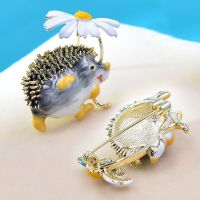 Cute Hedgehog Brooch Fashion Daisy Brooches For Women Animal Fashion Jewelry New Design Lapel Pins Gift значки на рюкзак