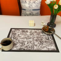 R หนัง Pu Placemat อเมริกันแสงหรูหราโต๊ะรับประทานอาหารเสื่อกันน้ำชามเสื่อตกแต่งฉนวนกันความร้อนรถไฟเหาะ Ins