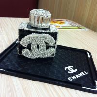 แผ่นยางกันลื่น ถาดรอง ติดคอนโซลรถยนต์ สไตล์ CHANEL สีดำ