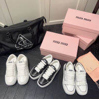 MiuMiuˉ รองเท้าส้นสี่เหลี่ยมรองเท้าเสริมส้นผู้หญิง,รองเท้าส้นตึกรองเท้าลำลอง (ความหนาด้านล่าง: 4ซม.) 1041 sneakers