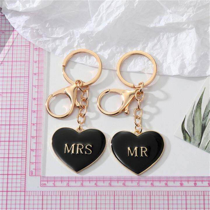 yf-simple-alloy-black-white-peach-heart-keychain-mr-mrs-love-bag-pendant-accessories-fashion-charm-lover-keyring-gifts