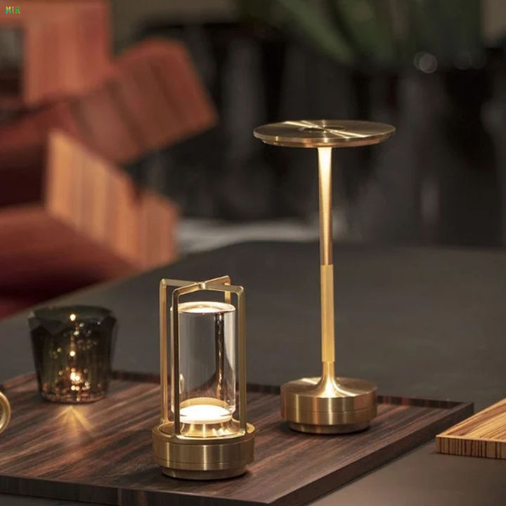 โคมไฟตั้งโต๊ะกันน้ำที่หรี่แสงได้และชาร์จไฟได้โคมไฟไร้สายโลหะขนาดเล็ก